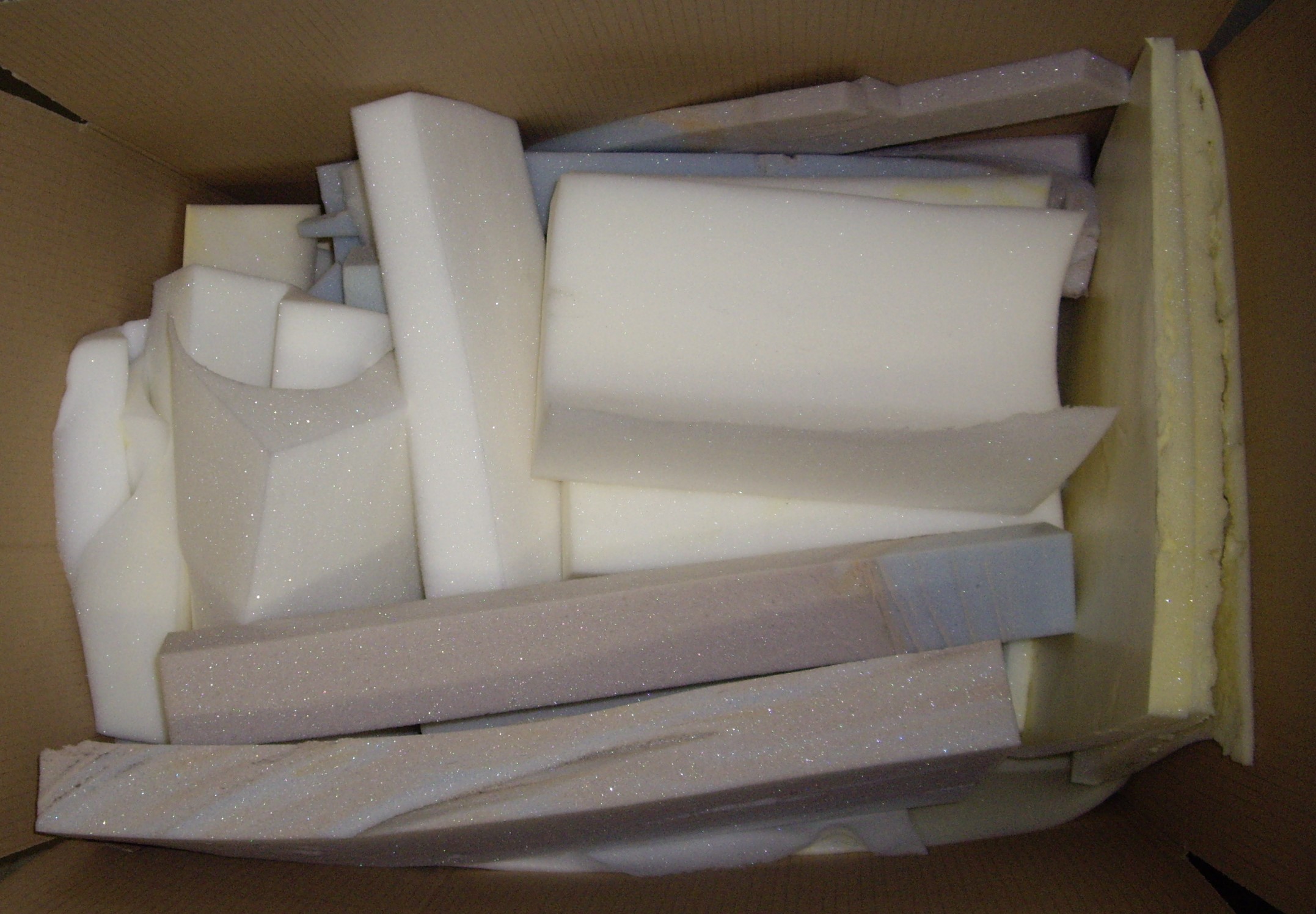 Schaumstoff-Reste Schaumstoff-Reste